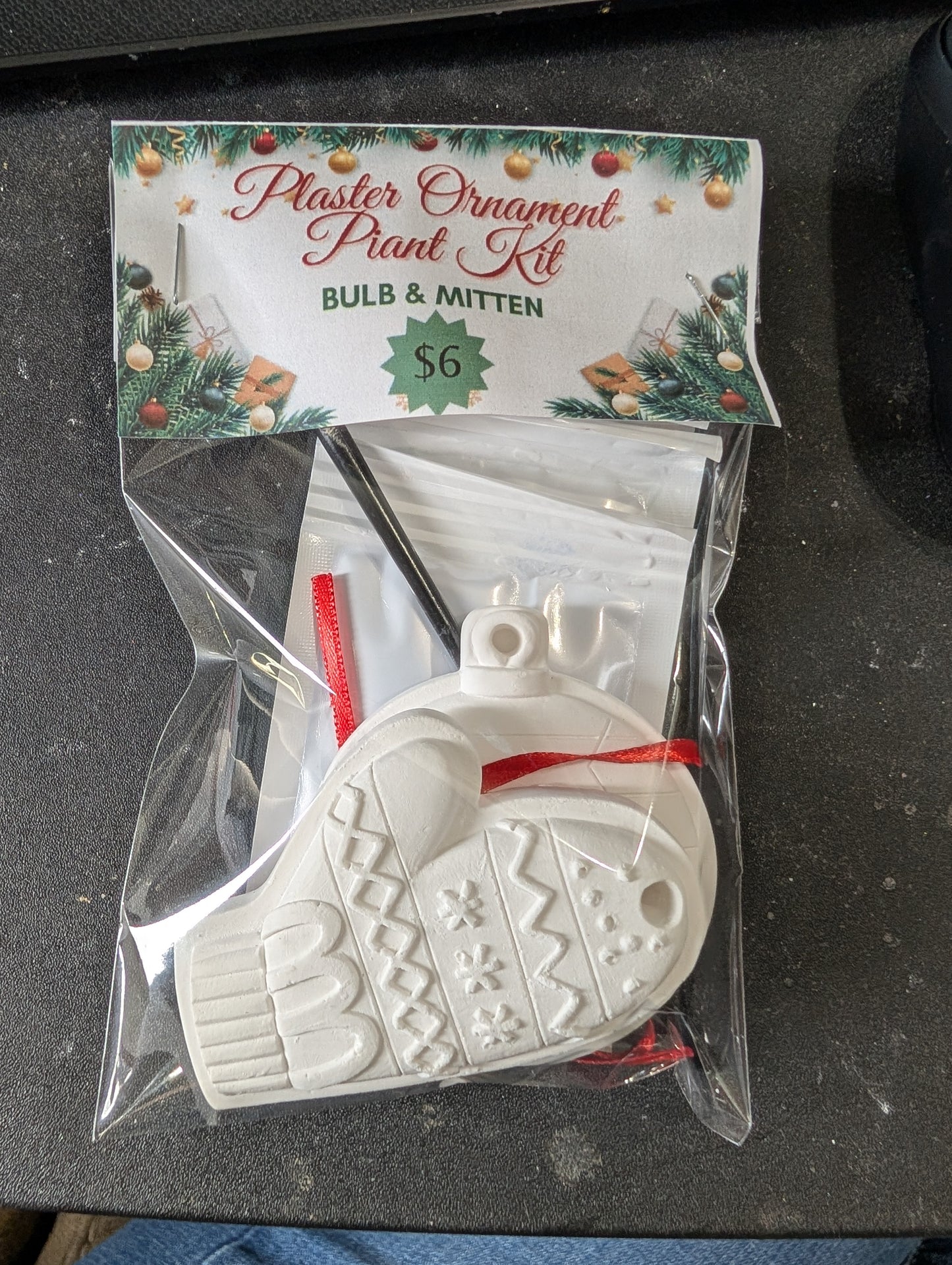 Plaster Ornament Paint Kit – Mitten & Bulb